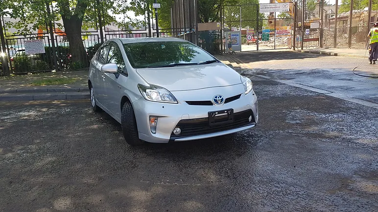 Toyota prius 2014 3