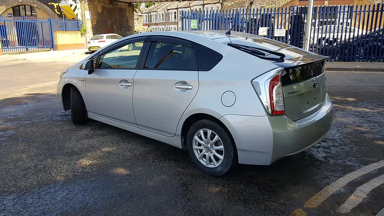 Toyota prius 2014 4