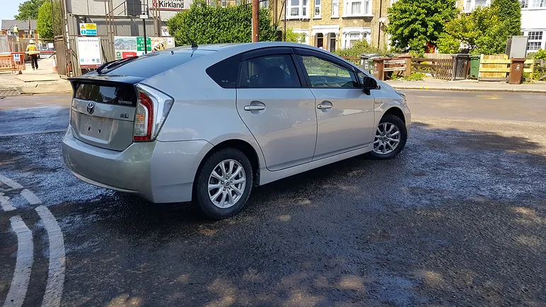 Toyota prius 2014 5